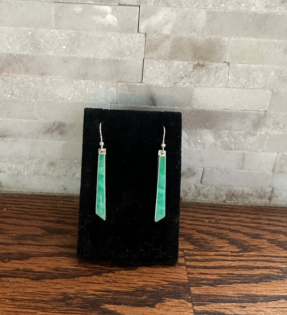 Accessories Basics 101: The Proper Way to Wear an Angled Dangle Earring